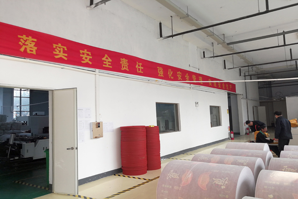 彩匯包裝-生產(chǎn)車間